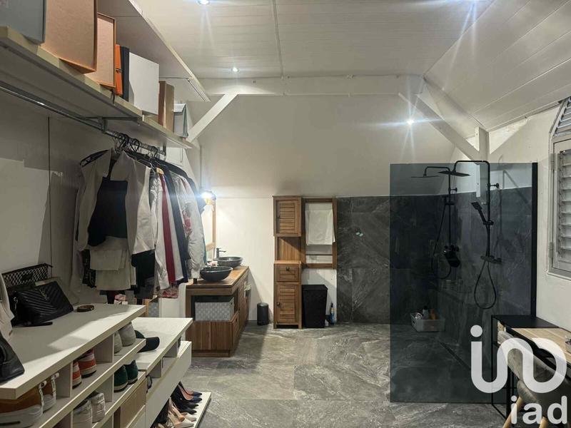 Maison - 230 m² - 8 pièces