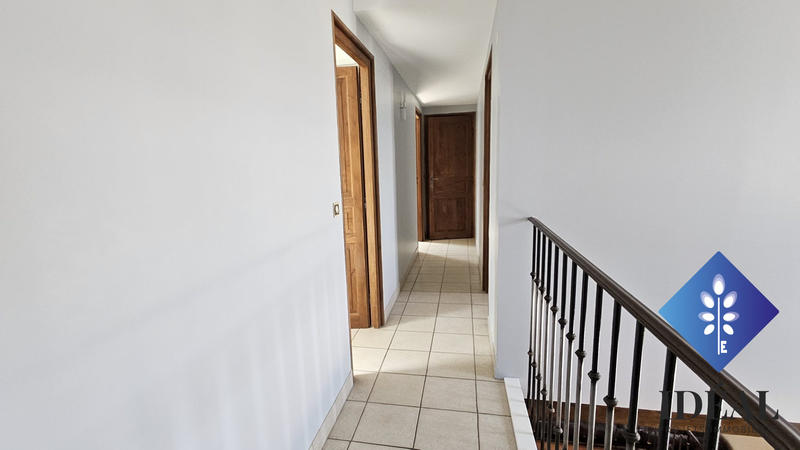 Maison - 210 m² - 6 pièces