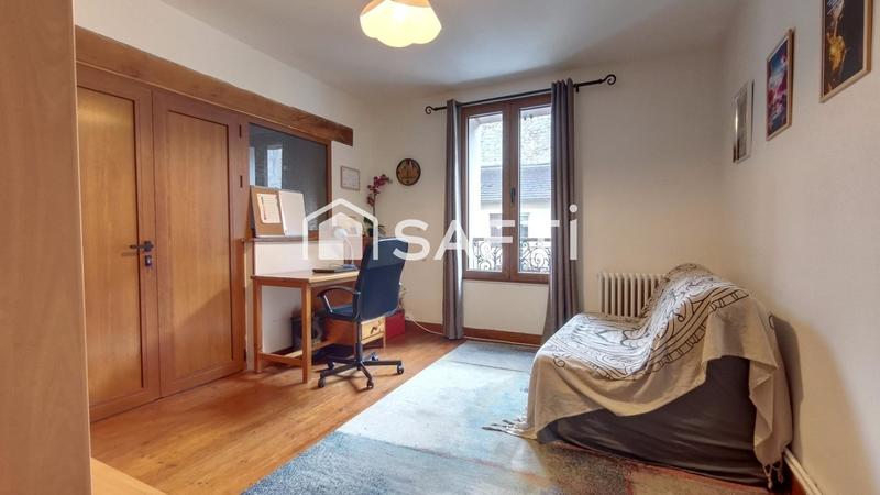 Maison - 200 m² - 8 pièces