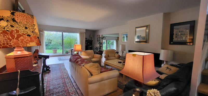 Maison - 237 m² - 8 pièces