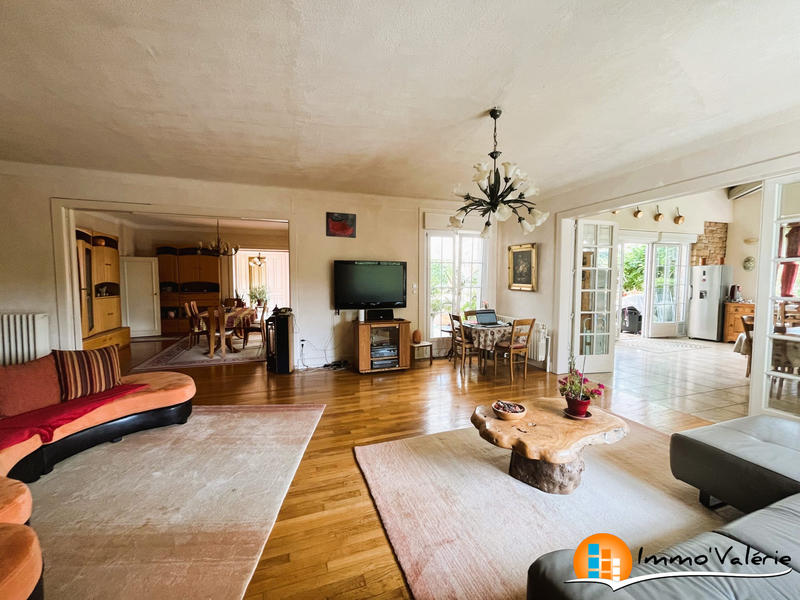 Maison - 761 m² - 16 pièces