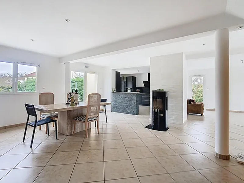 Maison - 180 m² - 7 pièces