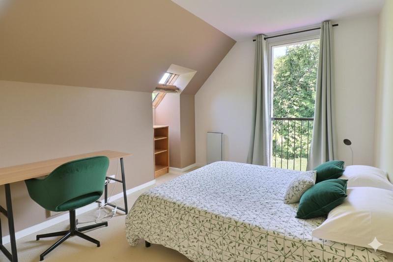 Maison - 240 m² - 9 pièces