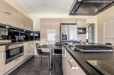 Propriété - 733 m² - 15 pièces