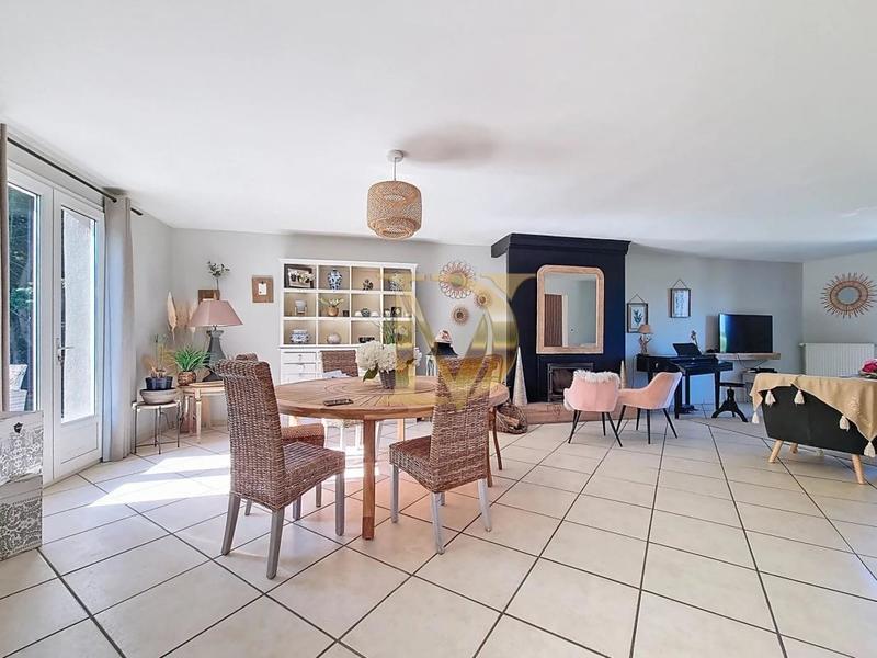 Maison - 245 m² - 9 pièces