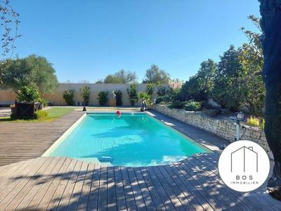 Villa - 296 m² - 6 pièces