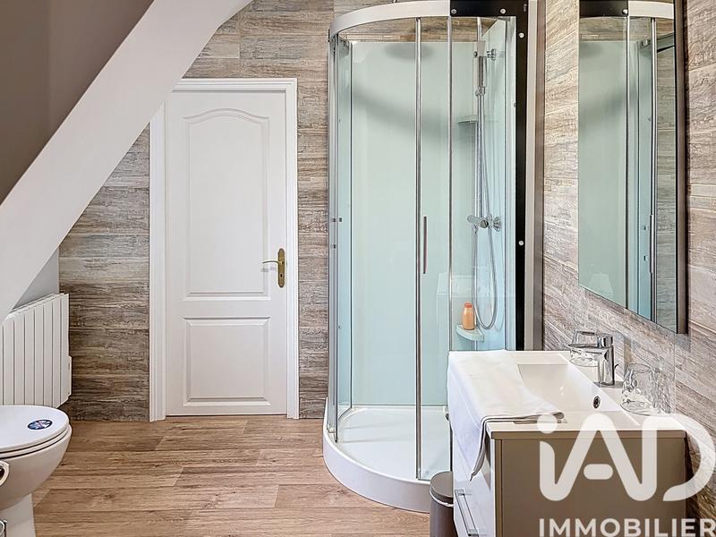 Maison - 257 m² - 8 pièces