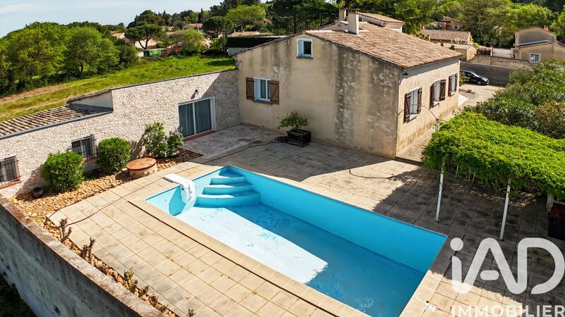 Maison - 241 m² - 8 pièces