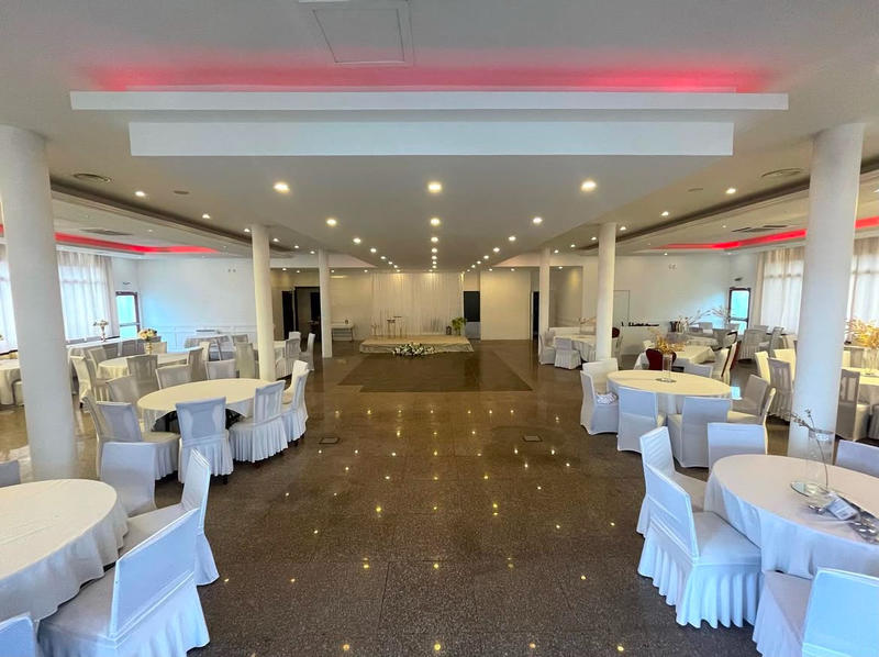 Local commercial - 744 m²