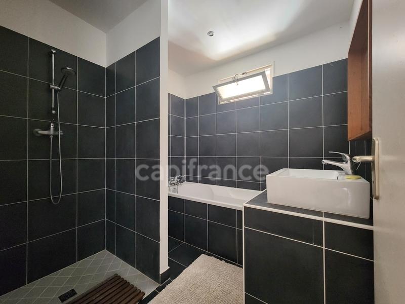 Maison - 200 m² - 8 pièces