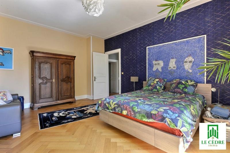 Maison - 465 m² - 15 pièces