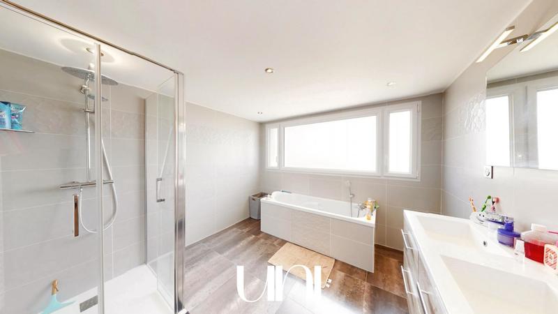 Maison - 206 m² - 6 pièces