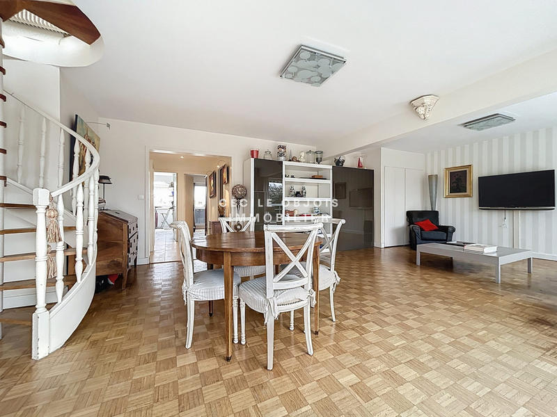 Duplex - 111 m² - 5 pièces