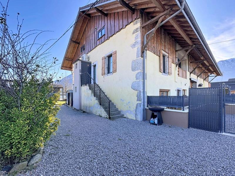 Appartement - 77 m² - 2 pièces