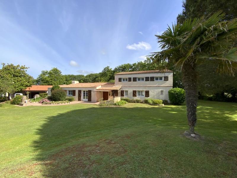 Pavillon - 262 m² - 7 pièces