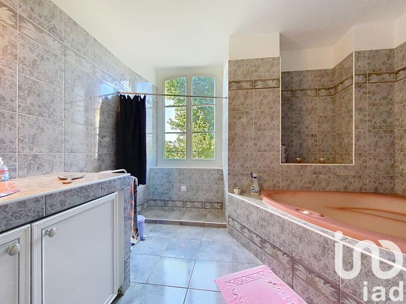 Maison - 219 m² - 6 pièces