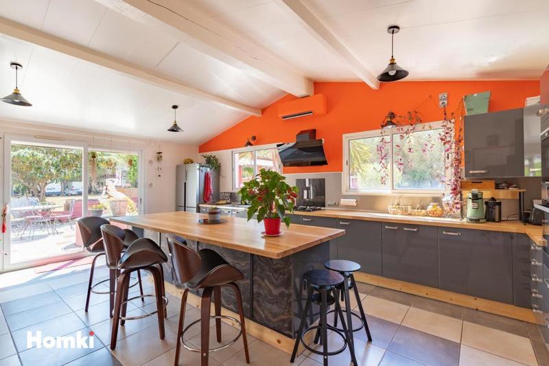 Maison - 270 m² - 8 pièces