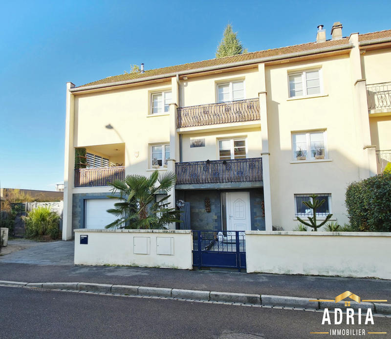 Maison - 195 m² - 9 pièces