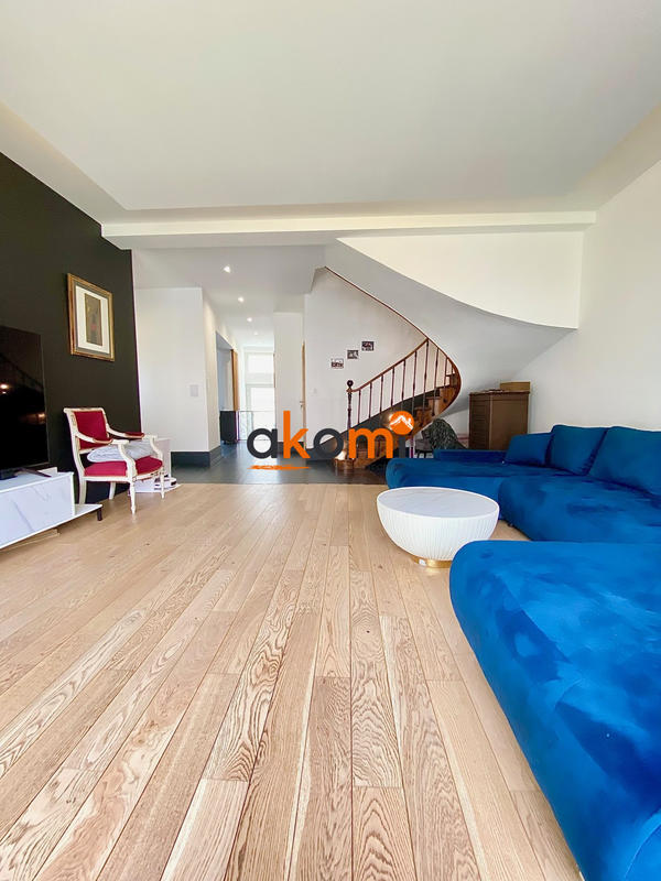 Maison - 290 m² - 11 pièces