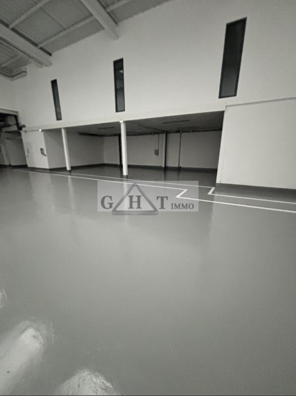 Entrepôt - 939 m²
