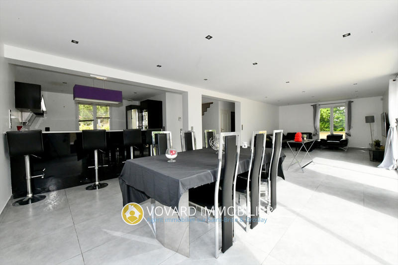 Maison - 179 m² - 7 pièces