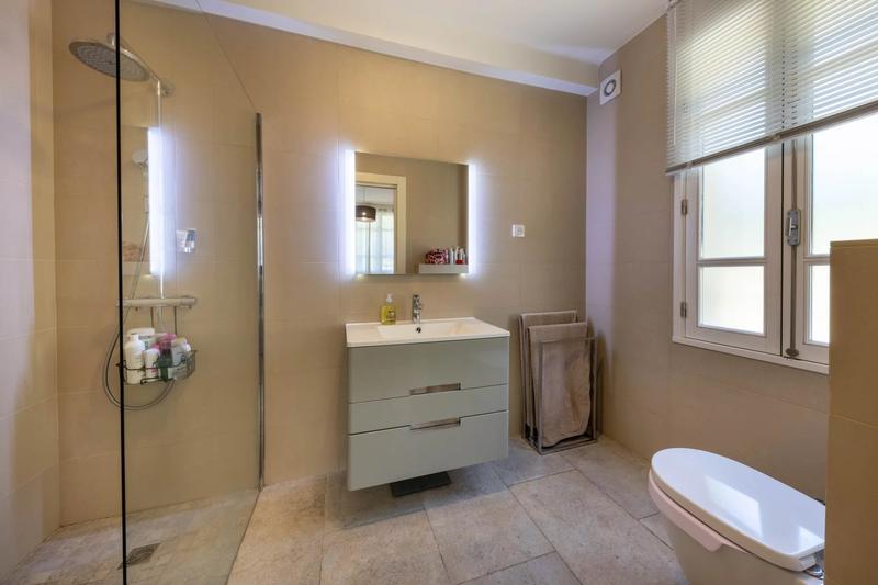 Villa - 200 m² - 7 pièces