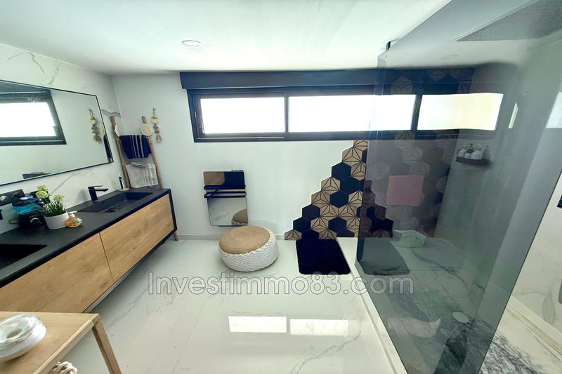 Propriété - 203 m² - 10 pièces