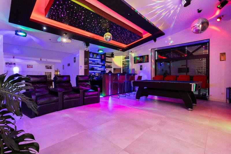 Maison - 480 m² - 19 pièces