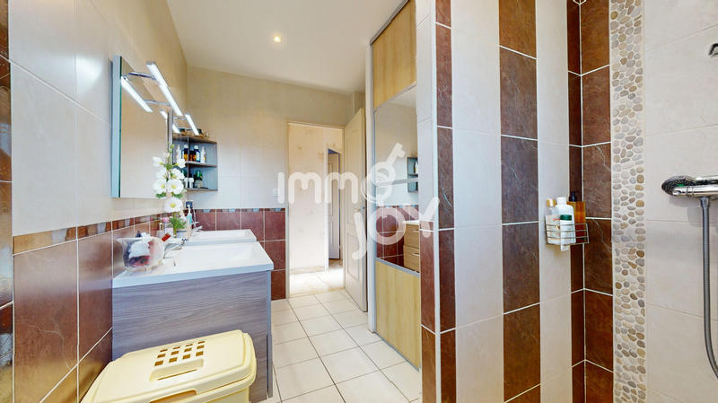 Maison - 171 m² - 7 pièces