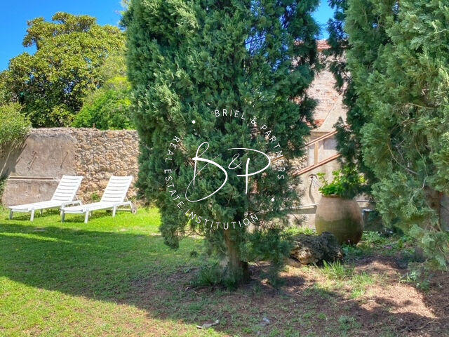 Maison - 315 m² - 13 pièces