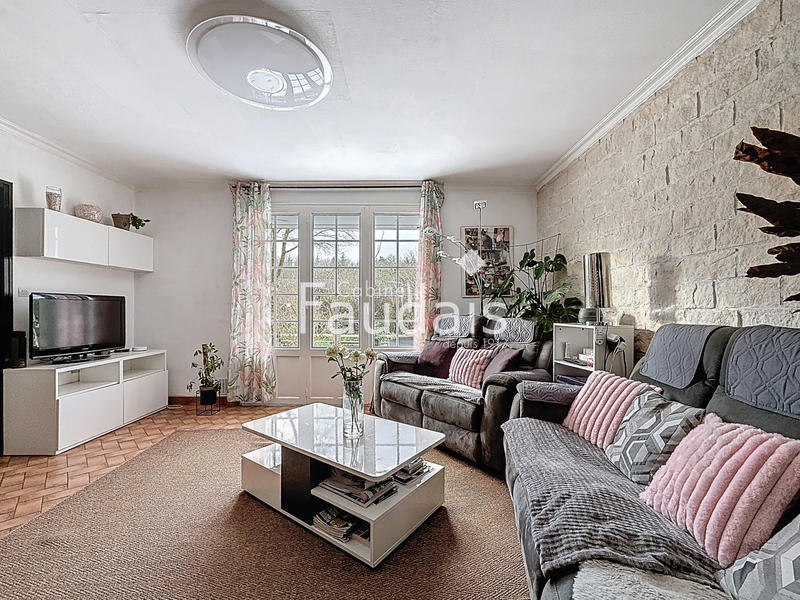 Maison - 135 m² - 9 pièces