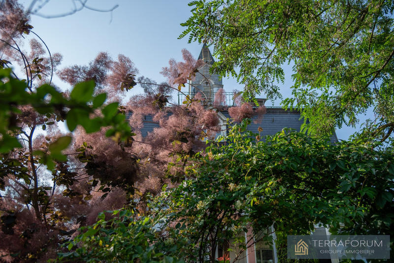 Maison - 280 m² - 10 pièces