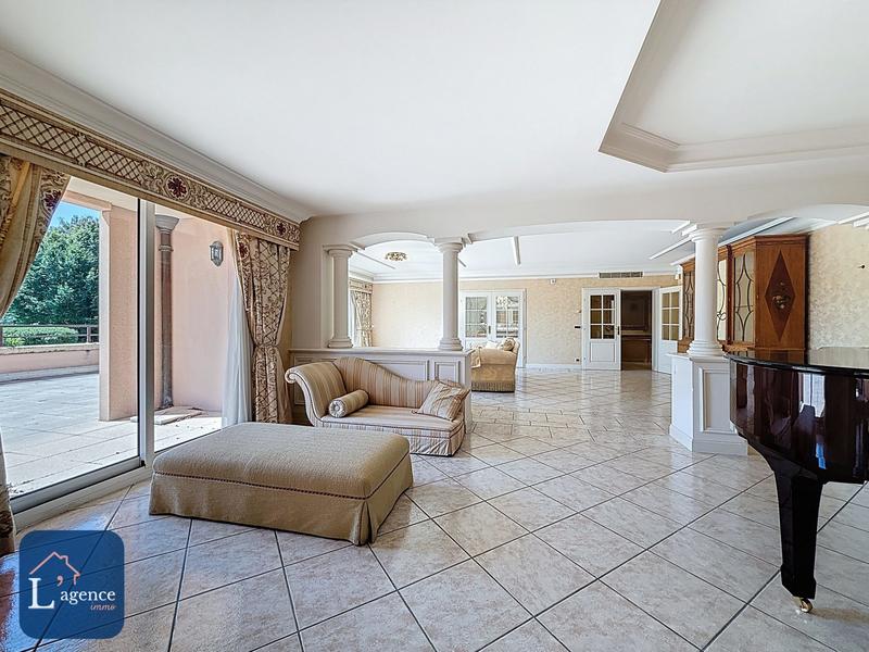 Appartement - 349 m² - 6 pièces