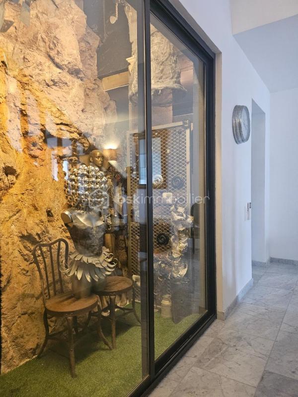 Propriété - 222 m² - 6 pièces