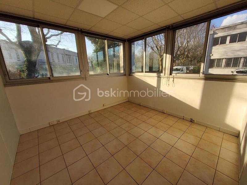 Bureau - 147 m² - 8 pièces