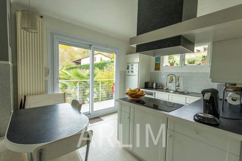 Maison - 141 m² - 9 pièces