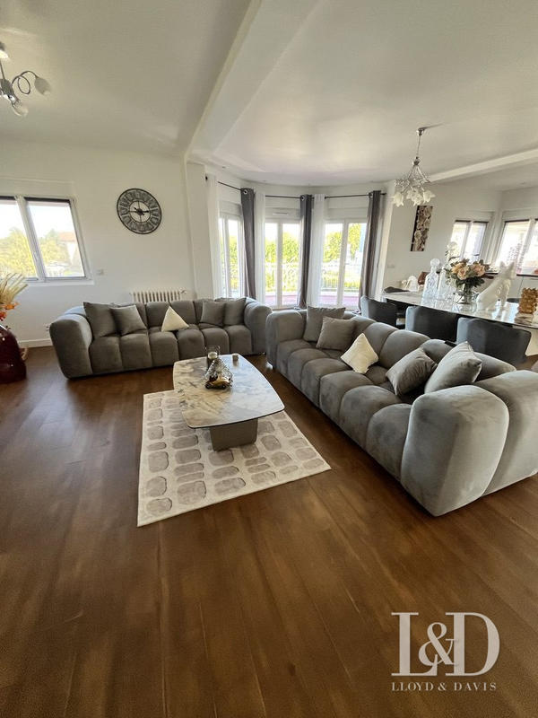 Maison contemporaine - 213 m² - 8 pièces