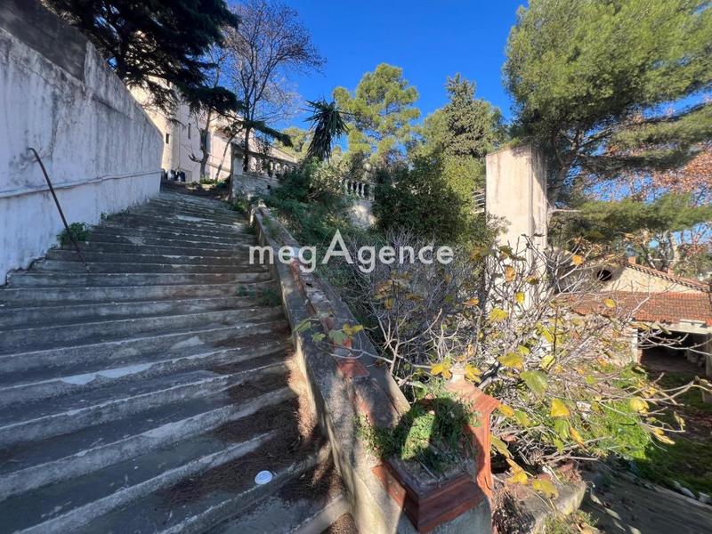 Maison - 740 m² - 18 pièces