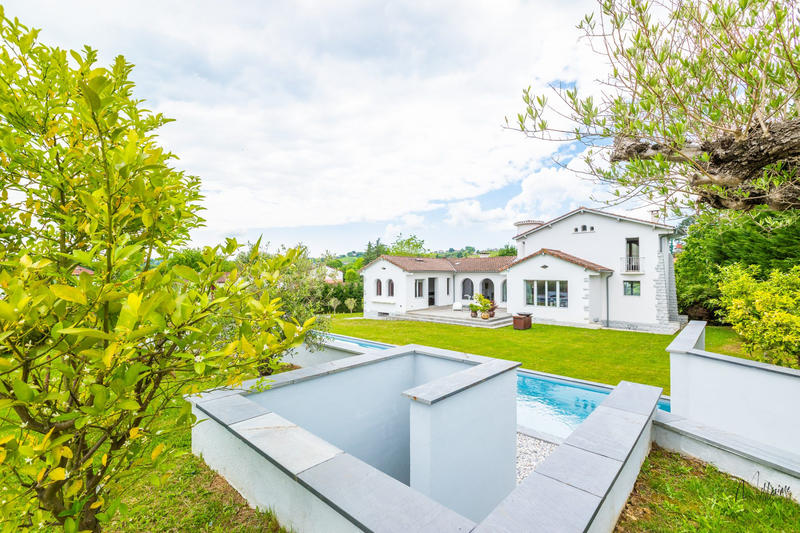 Maison - 346 m² - 6 pièces