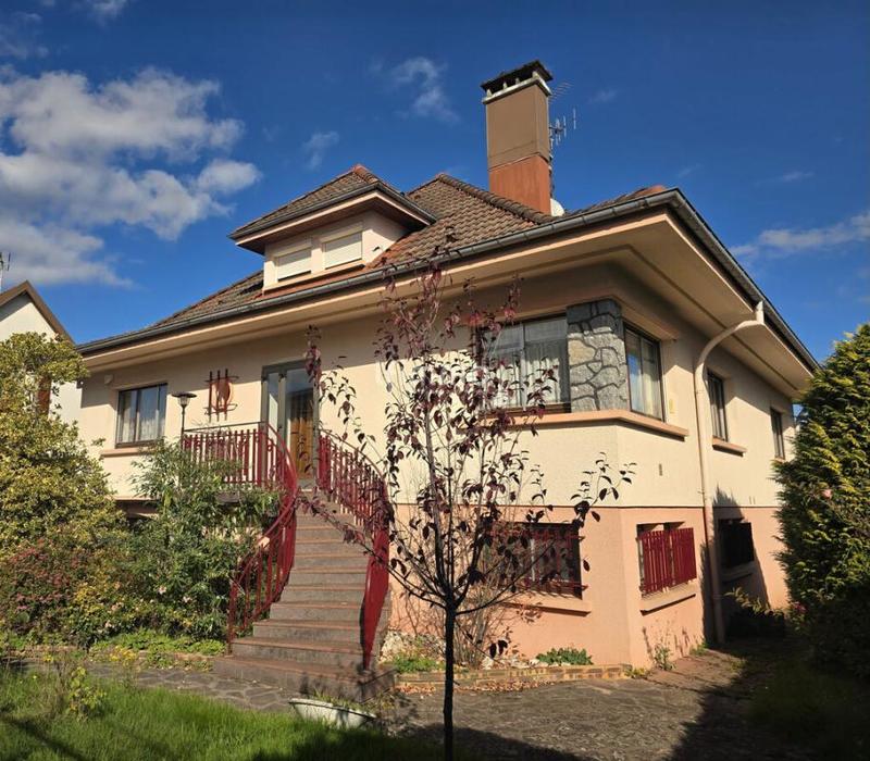 Maison - 213 m² - 8 pièces