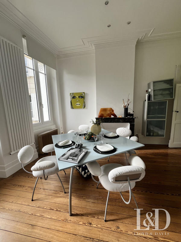 Maison - 235 m² - 8 pièces