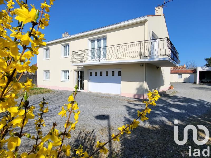 Maison - 244 m² - 8 pièces