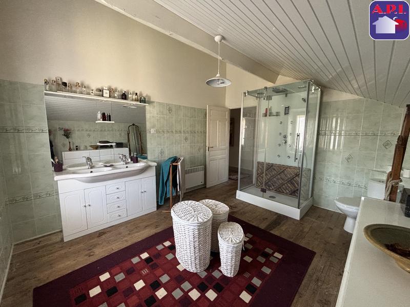 Maison - 229 m² - 9 pièces