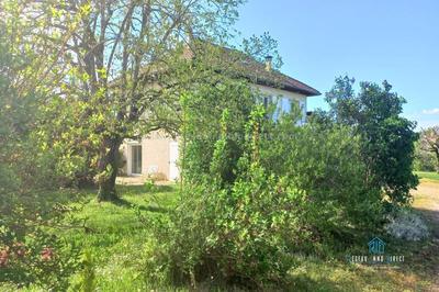 Maison traditionnelle - 222 m² - 7 pièces