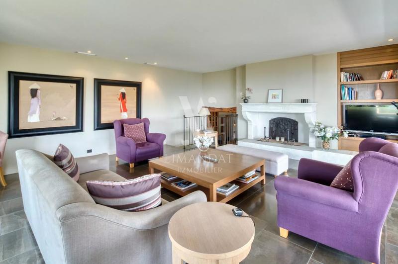 Propriété - 230 m² - 6 pièces