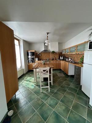 Maison - 187 m² - 9 pièces