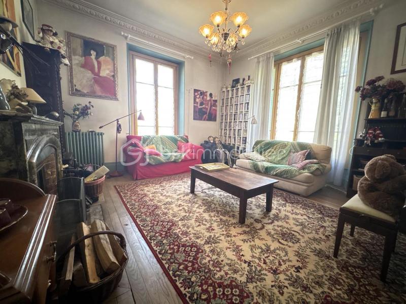 Maison - 225 m² - 12 pièces