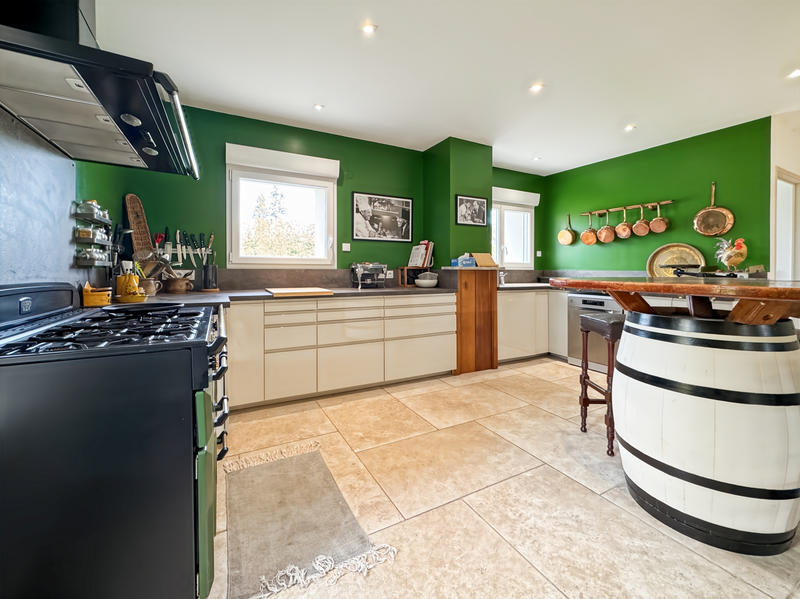 Propriété - 260 m² - 9 pièces