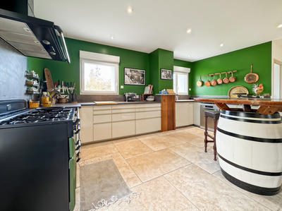 Propriété - 260 m² - 9 pièces