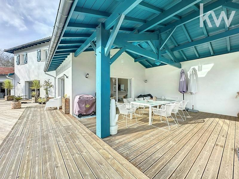 Maison - 220 m² - 6 pièces